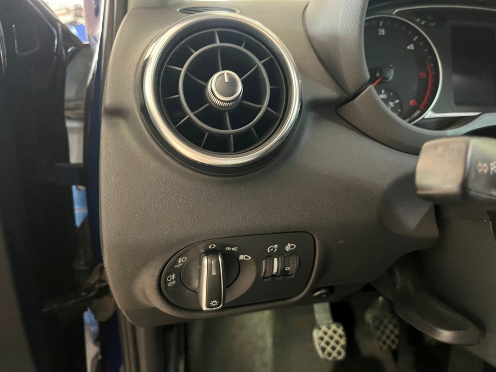 Audi A1 1.6 TDi Ambition 105 Cv  Per Neopatentati
