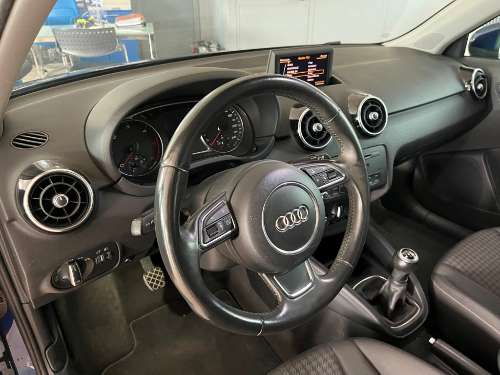 Audi A1 1.6 TDi Ambition 105 Cv  Per Neopatentati