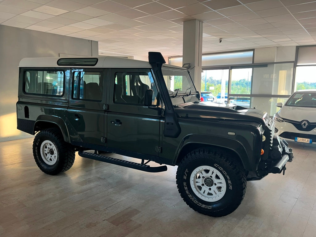 Land Rover Defender 7P 110 2.4 td S SW