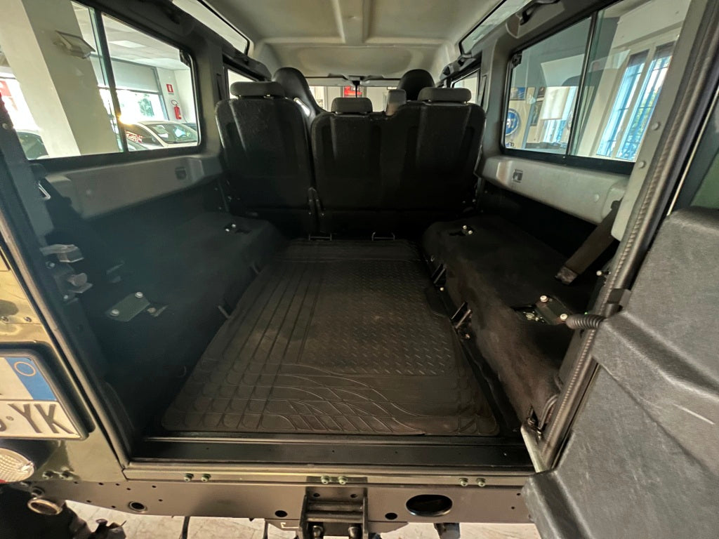 Land Rover Defender 7P 110 2.4 td S SW
