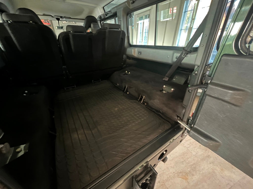 Land Rover Defender 7P 110 2.4 td S SW