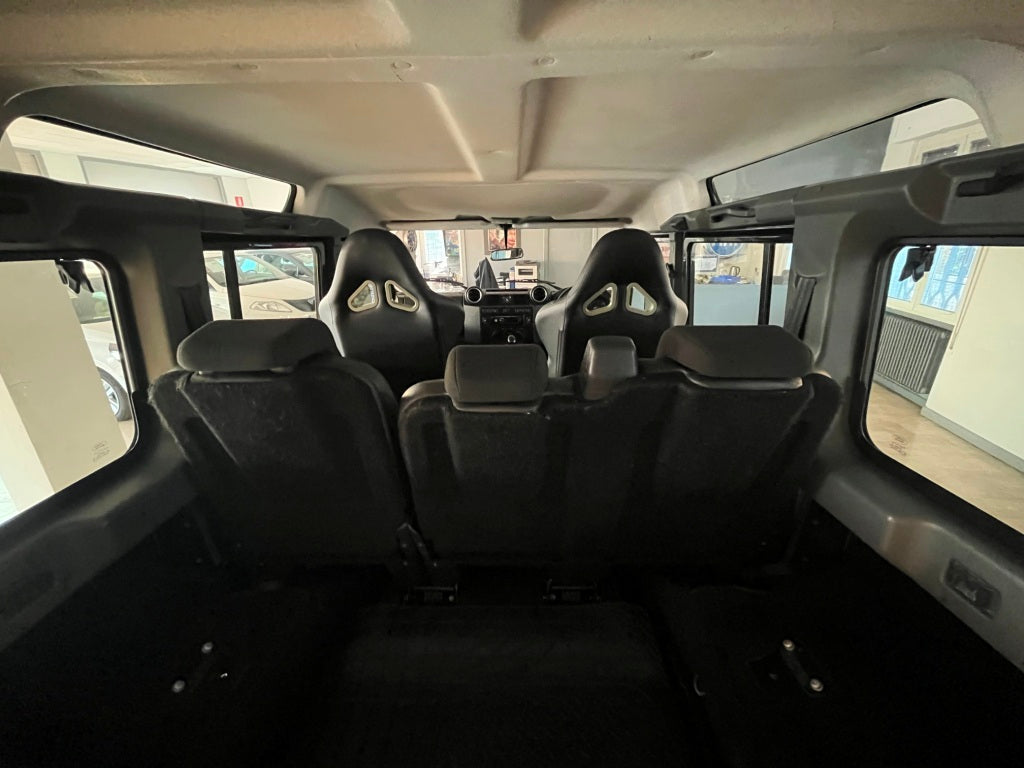 Land Rover Defender 7P 110 2.4 td S SW