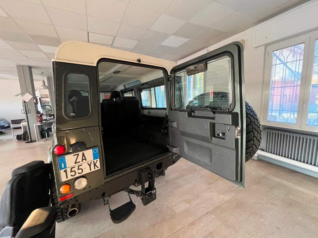 Land Rover Defender 7P 110 2.4 td S SW