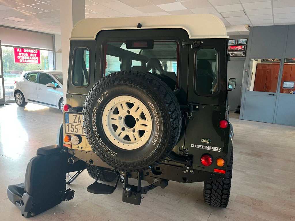 Land Rover Defender 7P 110 2.4 td S SW