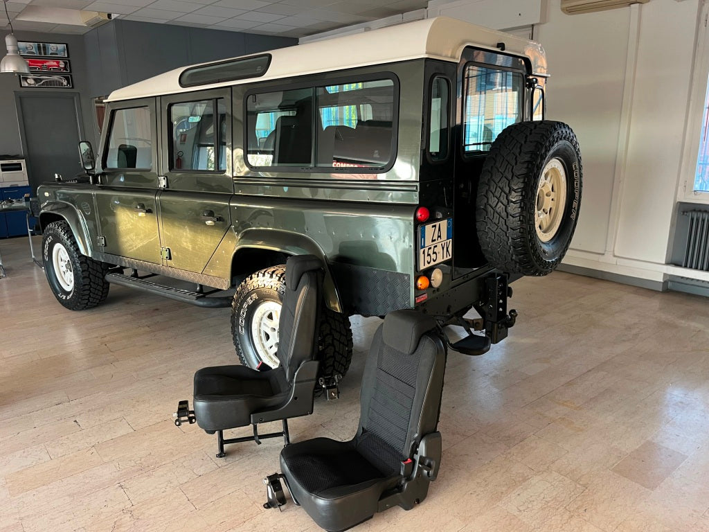 Land Rover Defender 7P 110 2.4 td S SW