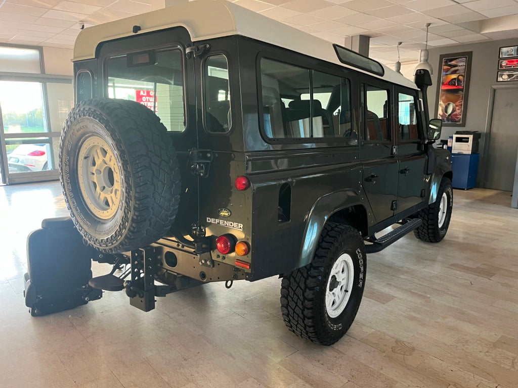 Land Rover Defender 7P 110 2.4 td S SW